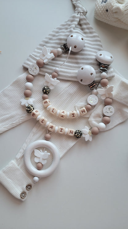 Kinderwagenkette & Schnullerkette mit Namen  Schmetterling taupe weiß