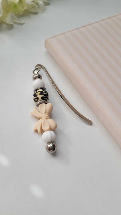 Lesezeichen Schleife leo weiss beige
