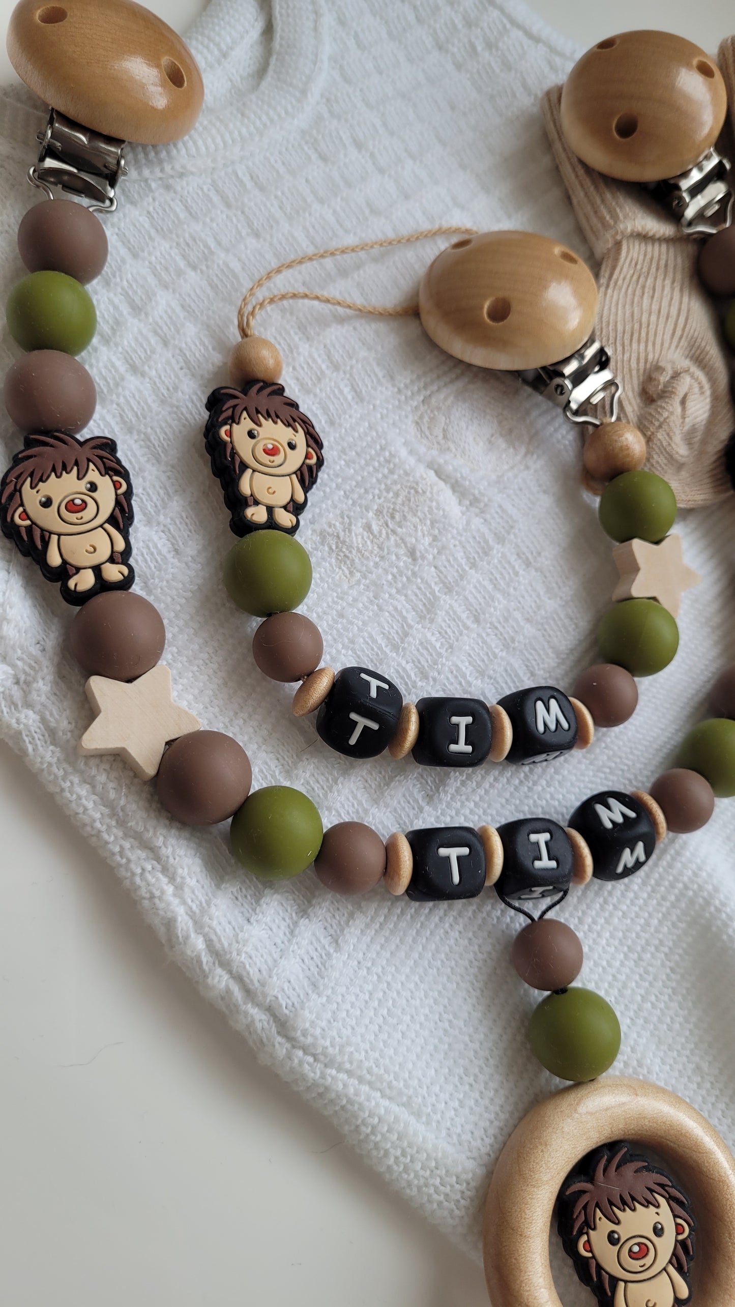 Kinderwagenkette & Schnullerkette mit Namen Igel grün holz braun