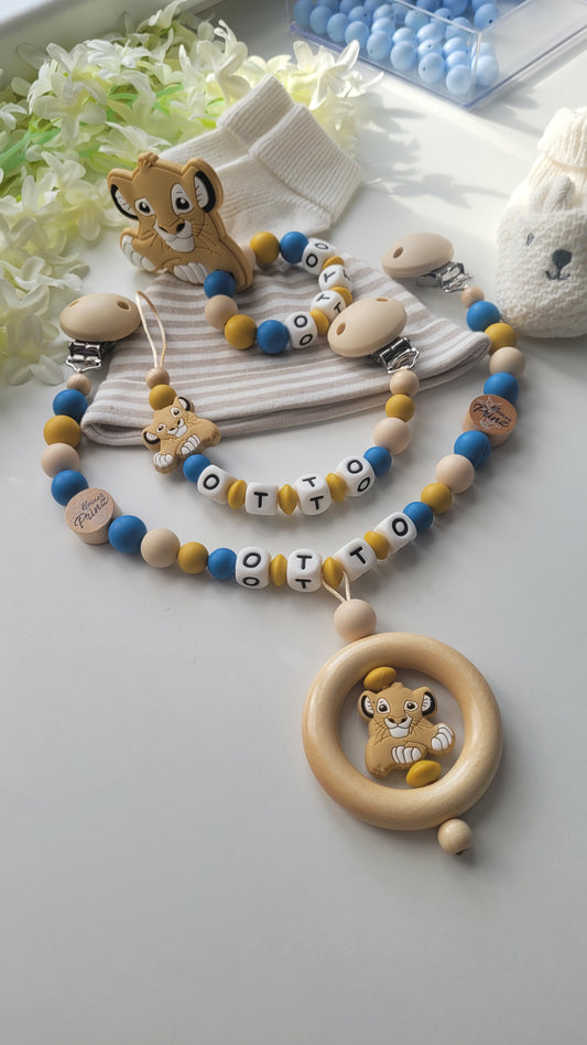 3er Set Schnullerkette Kinderwagenkette & Beissring mit Namen Löwe beige blau senfgelb