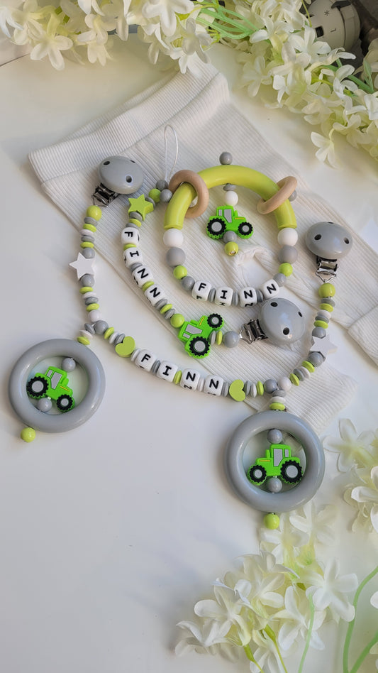 3tlg.Set Schnullerkette Kinderwagenkette & Greifring mit Namen Traktor grün grau