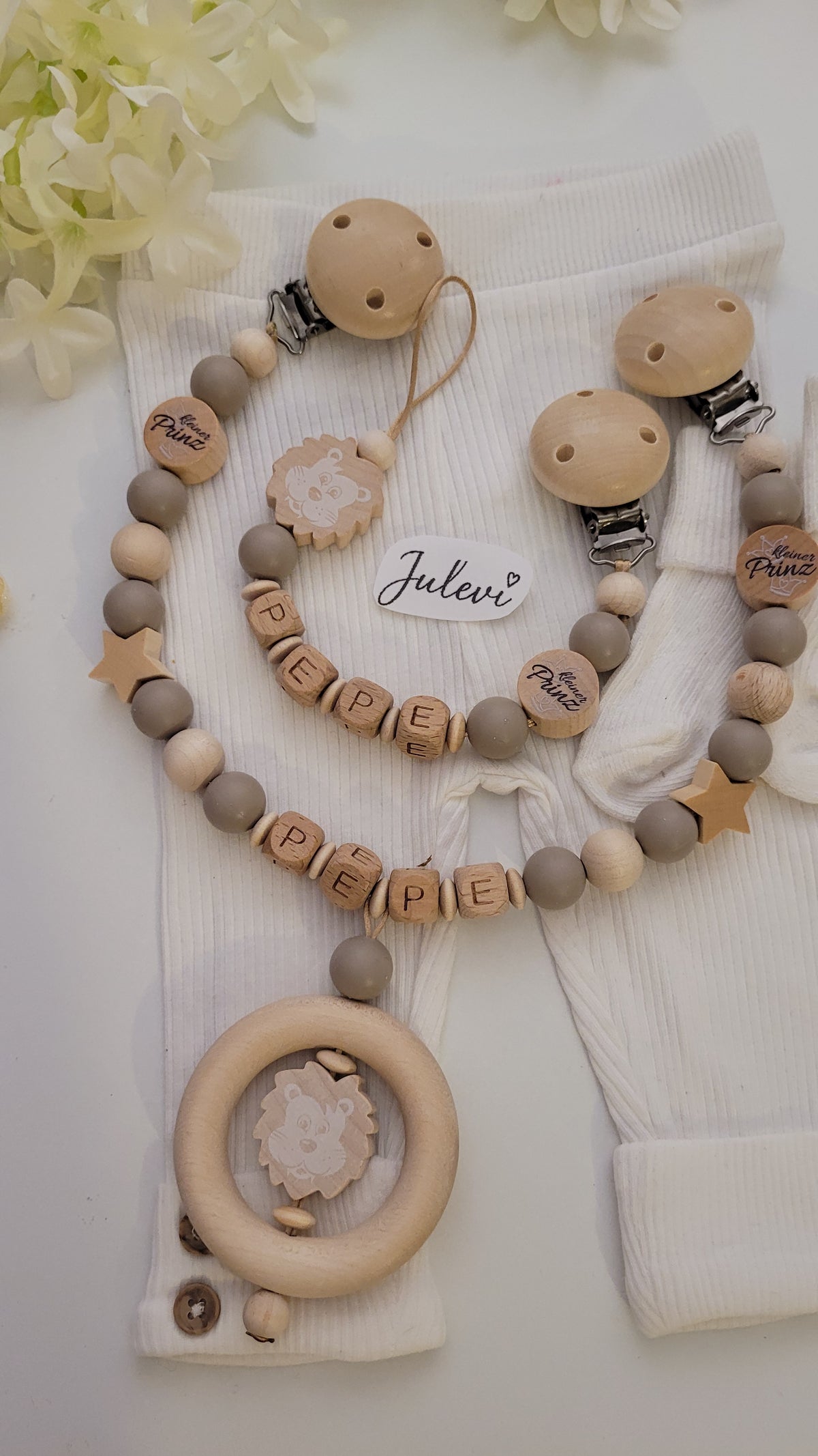 Kinderwagenkette & Schnullerkette mit Namen Löwe holz