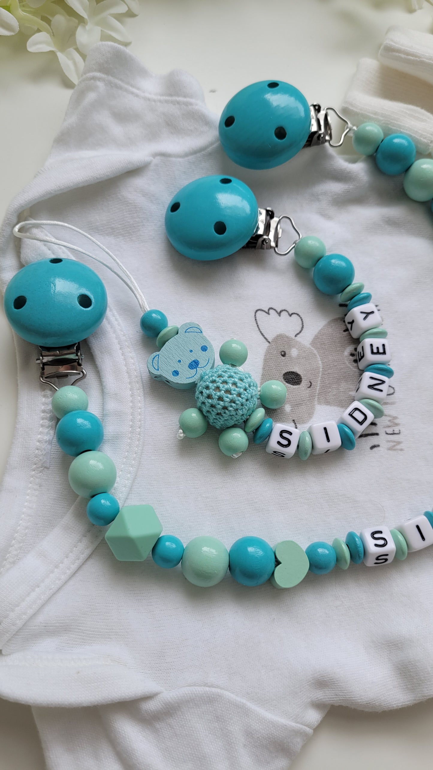 Kinderwagenkette & Schnullerkette mit Namen Teddy türkis mint