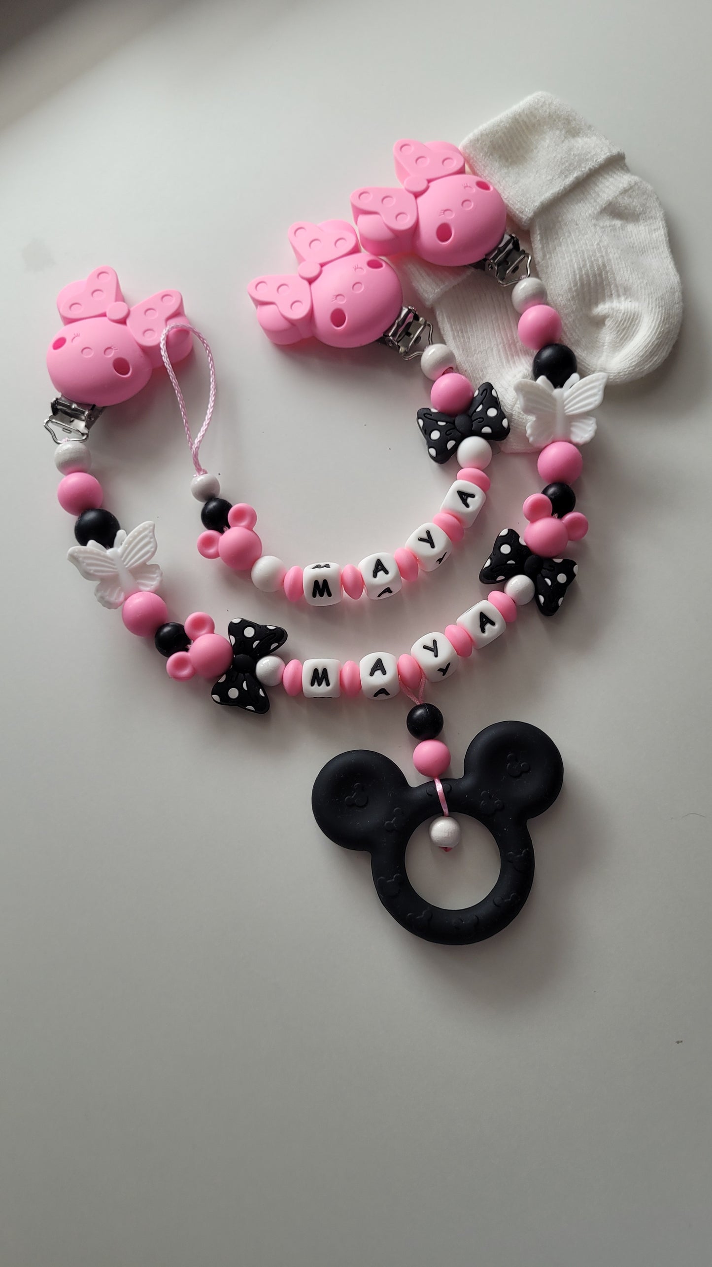 Kinderwagenkette & Schnullerkette mit Namen für Mädchen Maus & Schmetterling pink schwarz