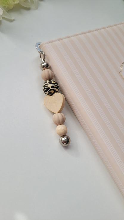 Lesezeichen Herz leo taupe Holz