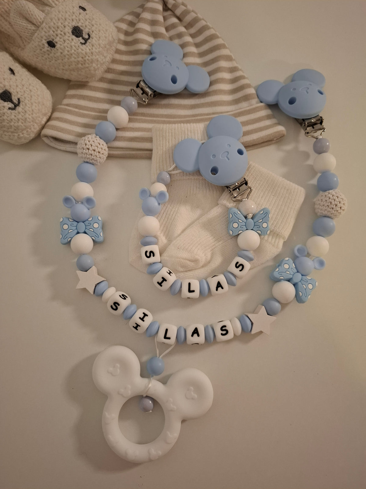3er-Set Schnullerkette Kinderwagenkette & Greifring mit Namen Maus weiss hellblau
