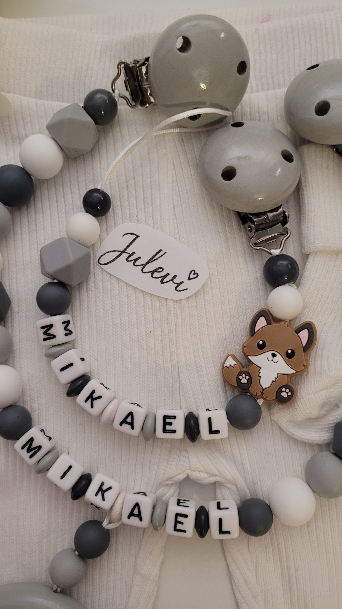Kinderwagenkette & Schnullerkette mit Namen Fuchs grau