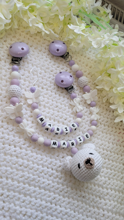 Kinderwagenkette & Schnullerkette mit Name Schmetterling Teddy flieder weiss