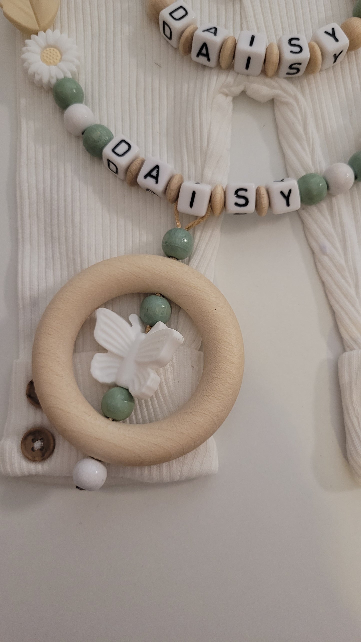 Kinderwagenkette & Schnullerkette mit Namen für Mädchen Gänseblümchen