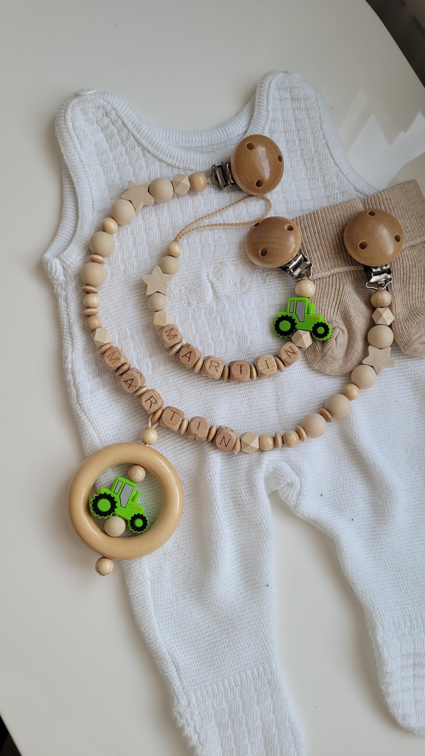 Kinderwagenkette & Schnullerkette mit Namen Traktor grün holz