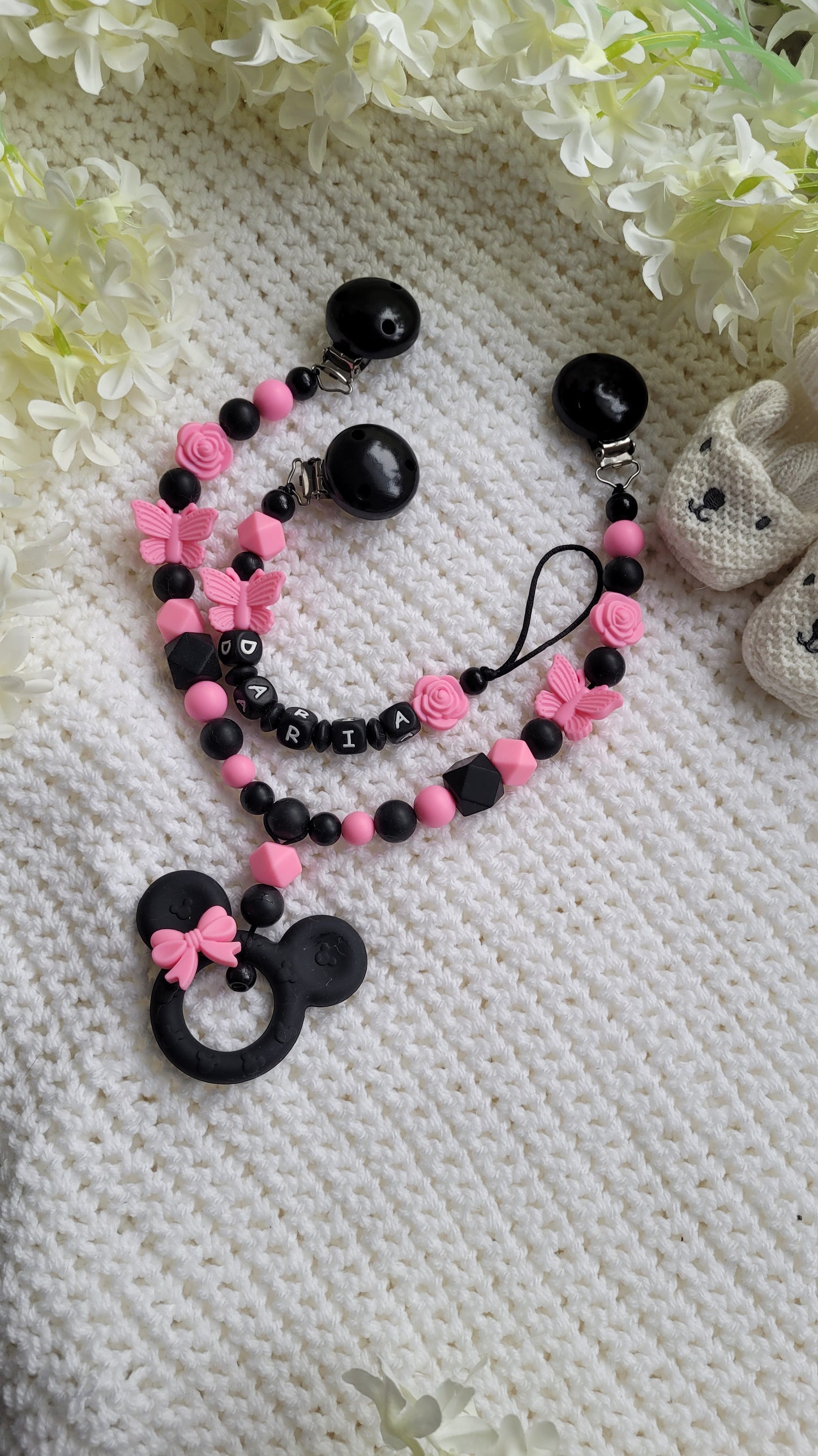 Kinderwagenkette & Schnullerkette mit Namen für Mädchen Schmetterling Maus schwarz pink