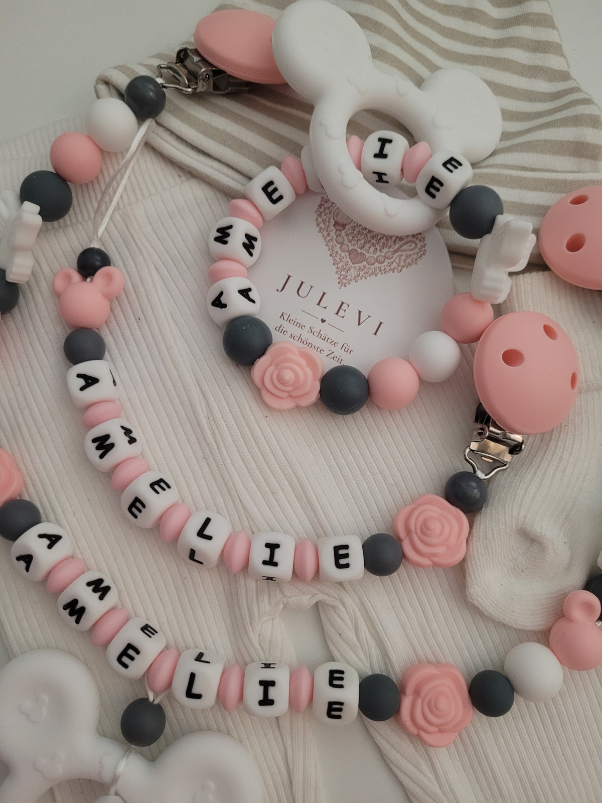 3er Set Schnullerkette, Kinderwagenkette & Beißring mit Namen Mäuse Schmetterlinge Rosen weiß peach dunkelgrau