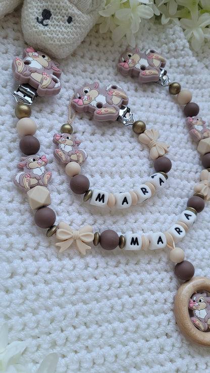 Kinderwagenkette & Schnullerkette mit Namen Hase braun Gold