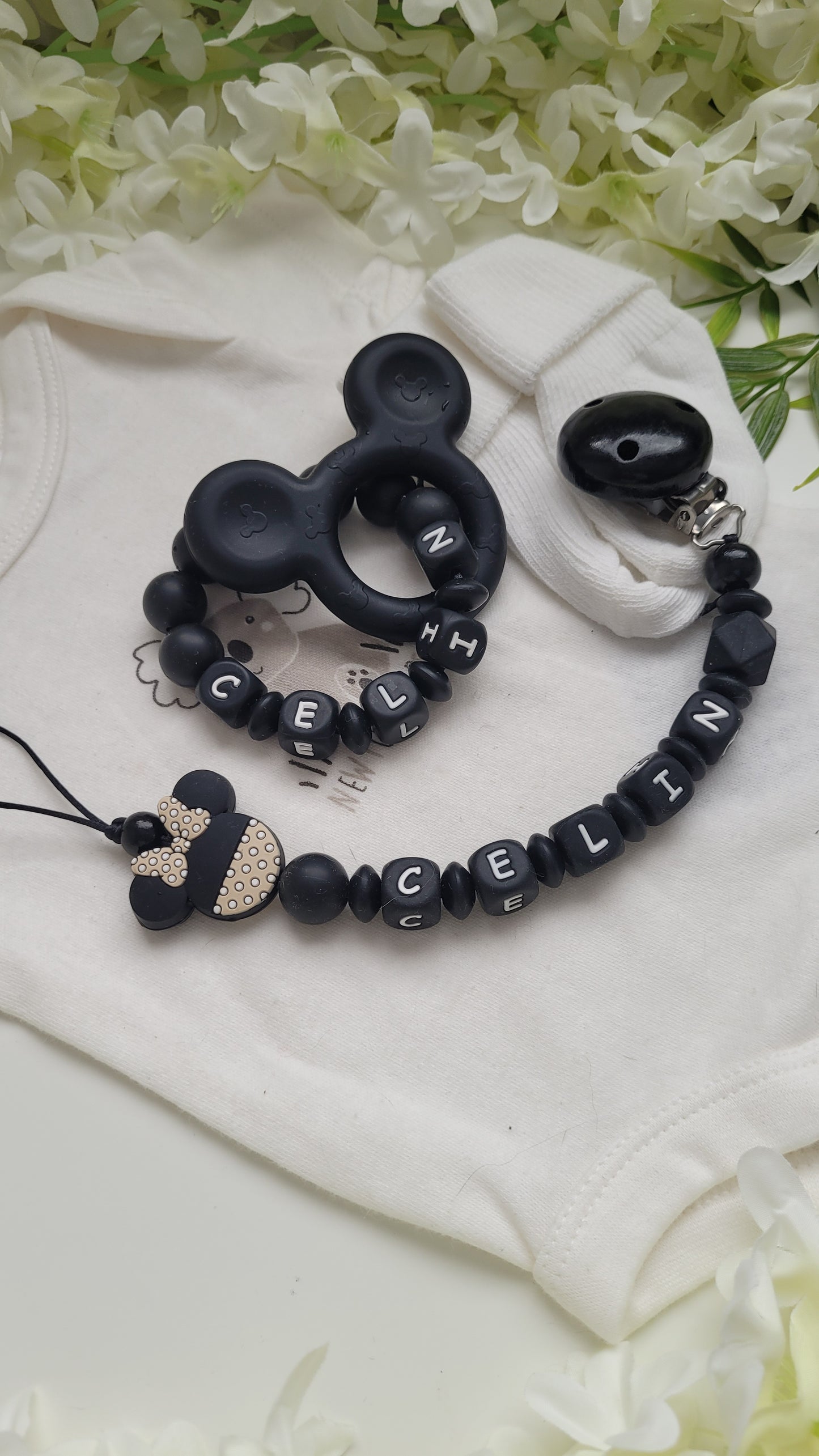4 tlg Set Schnullerkette Kinderwagenkette Greifring & Schlüsselanhänger Minnie beige black