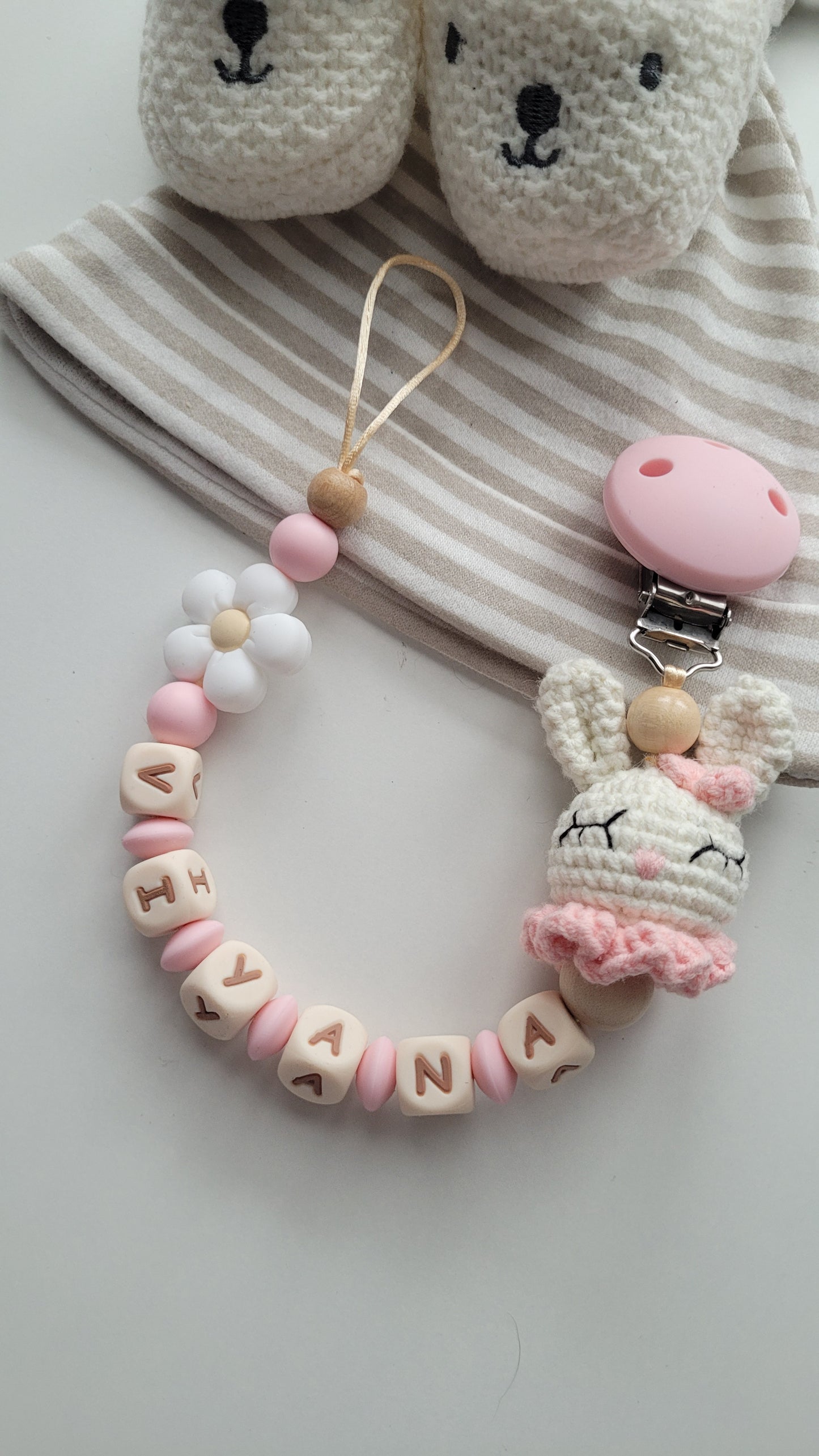 Schnullerkette mit Namen für Mädchen Häschen & Blume rose
