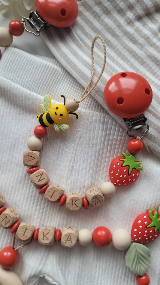 Schnullerkette mit Namen für Mädchen Biene & Erdbeere