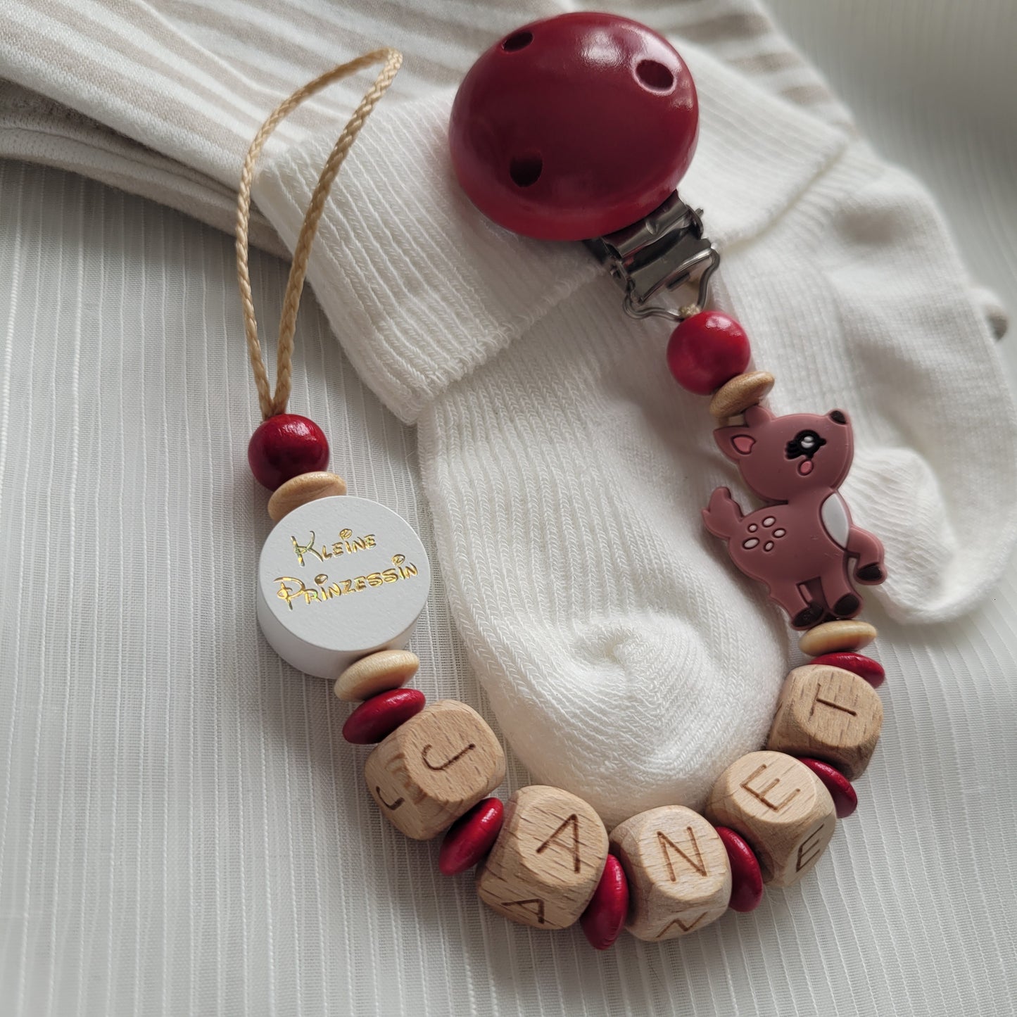Schnullerkette mit Namen für Mädchen Reh & Kleine Prinzessin weinrot holz