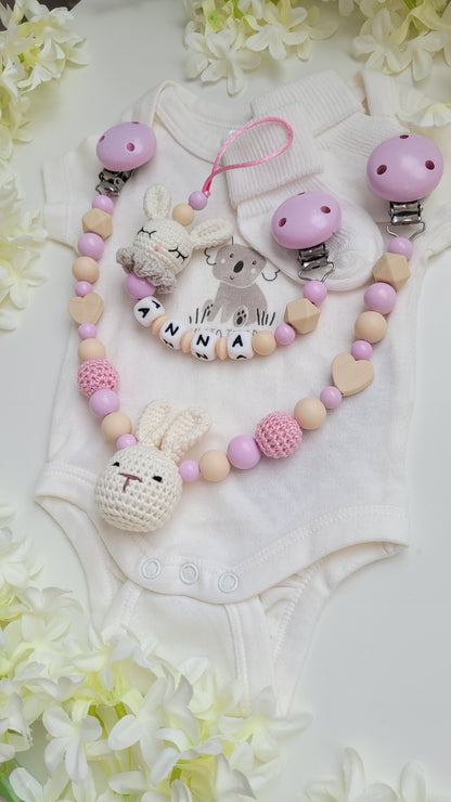 Kinderwagenkette & Schnullerkette mit Namen Hase rosa beige