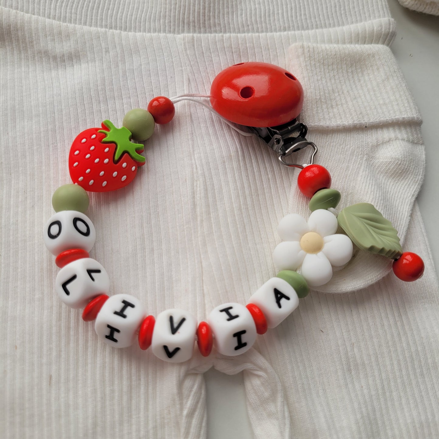 Kinderwagenkette & Schnullerkette mit Namen Erdbeere & Blume
