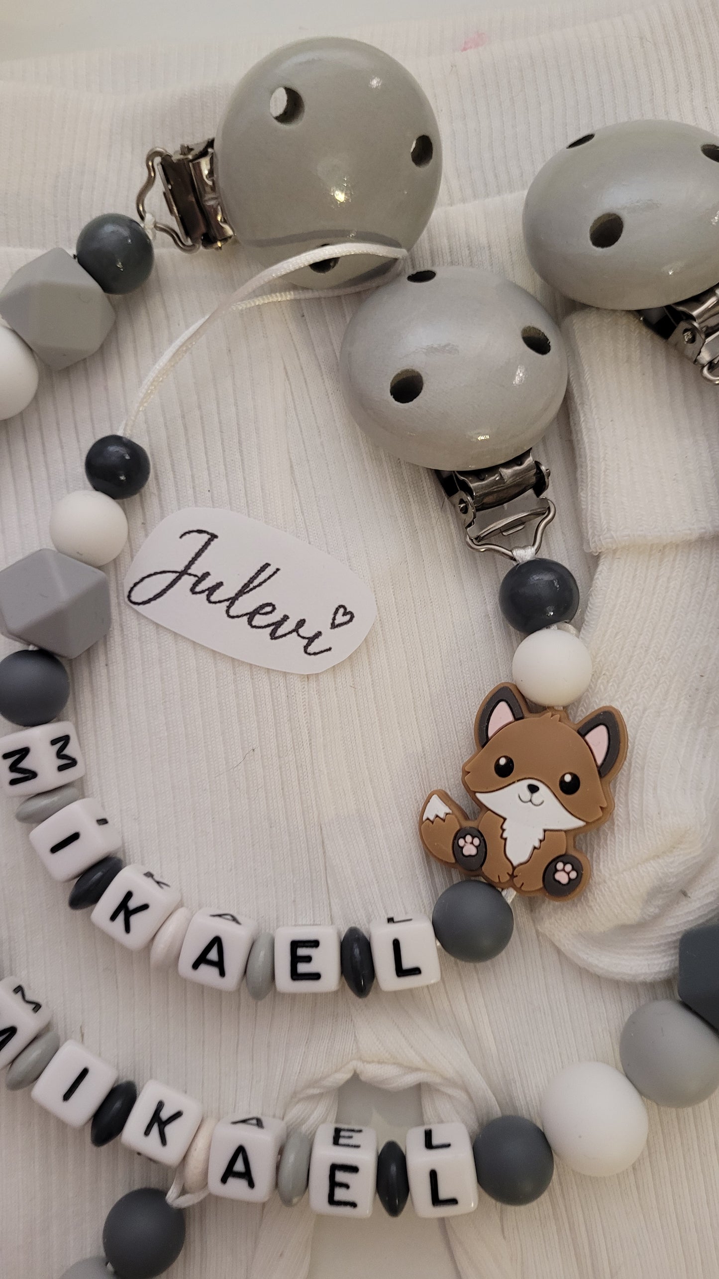 Kinderwagenkette & Schnullerkette mit Namen Fuchs grau