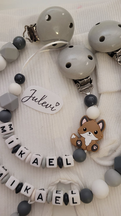 Kinderwagenkette & Schnullerkette mit Namen Fuchs grau