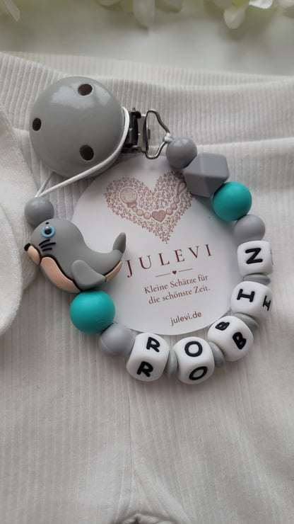 Schnullerkette mit Namen Jungen Seerobbe grau türkis personalisiert