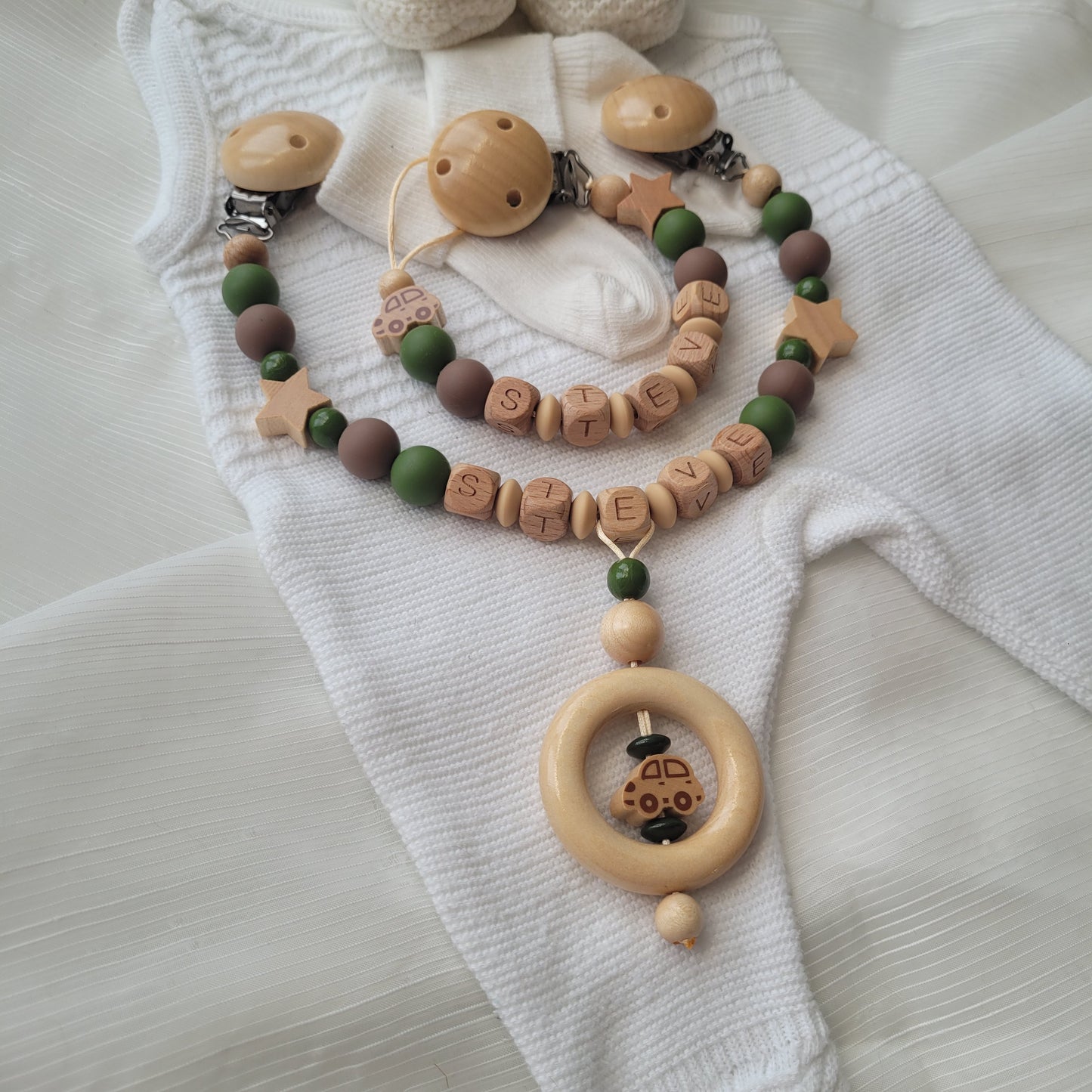 Kinderwagenkette & Schnullerkette mit Namen Auto holz grün