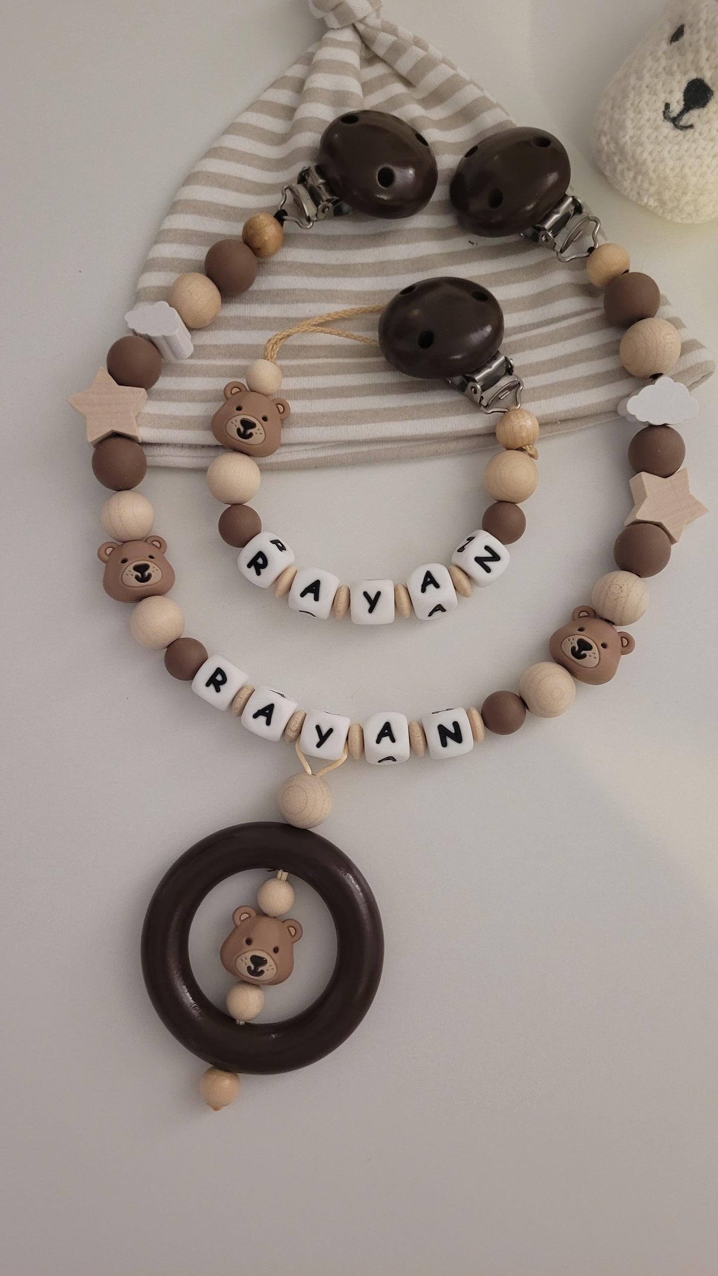 Kinderwagenkette & Schnullerkette mit Namen Teddy Sternchen und Wolken braun holz