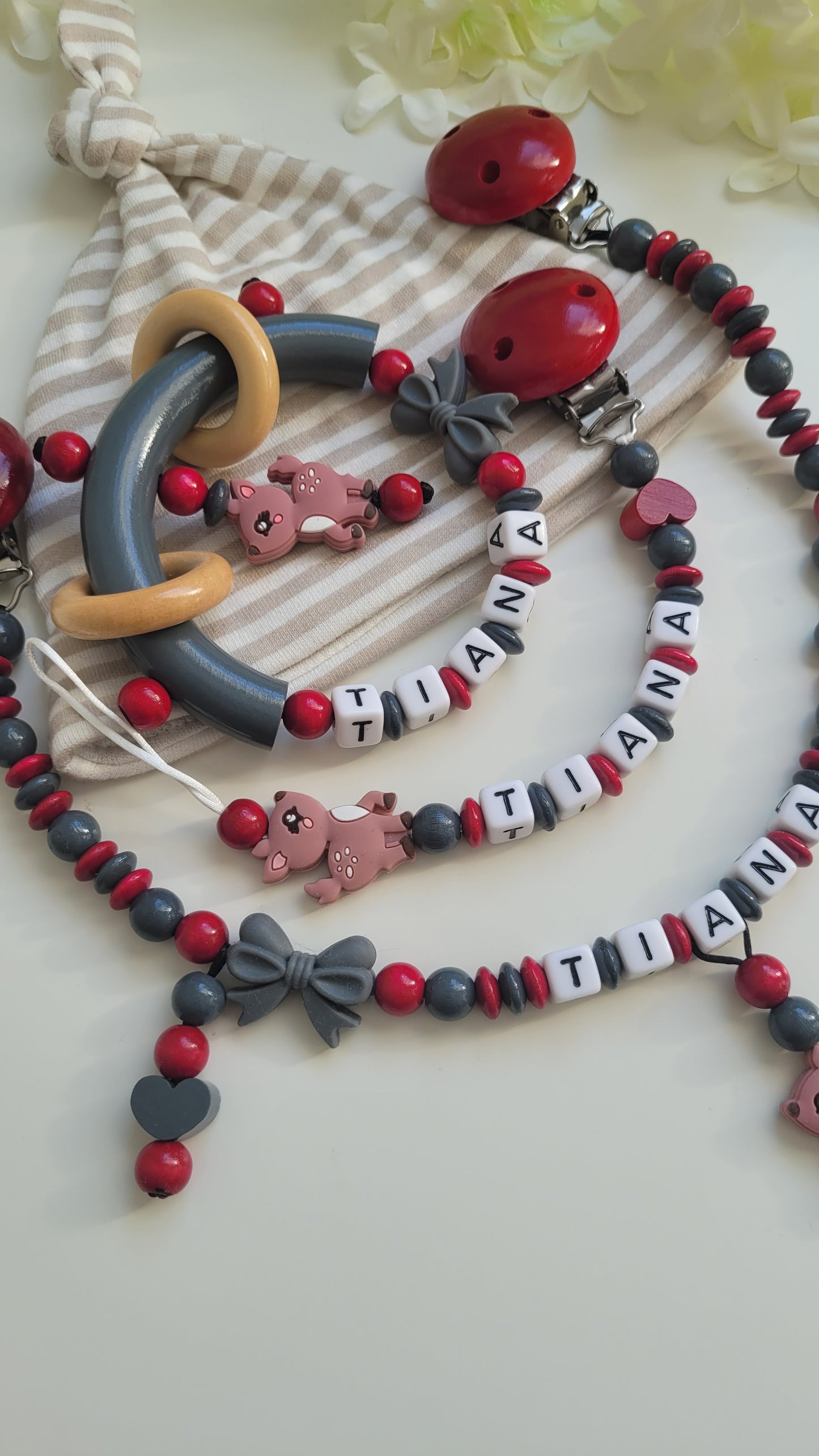3tlg.Set Schnullerkette Kinderwagenkette & Greifring mit Namen Reh bordaux grau
