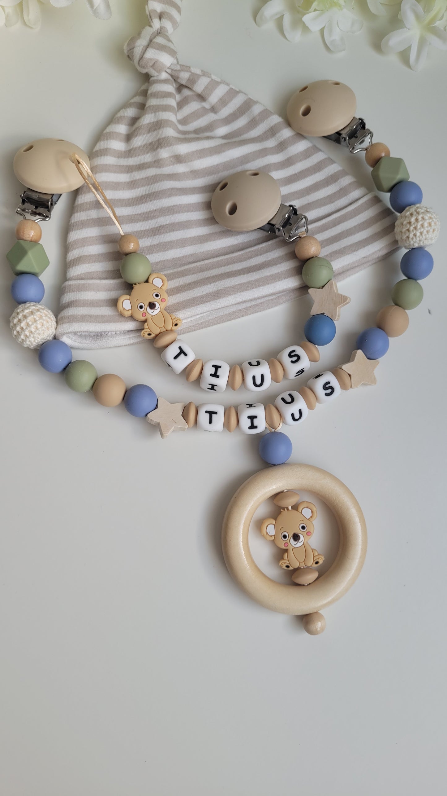 3tlg.Set Schnullerkette Kinderwagenkette & Greifring mit Namen Koala beige blau grün