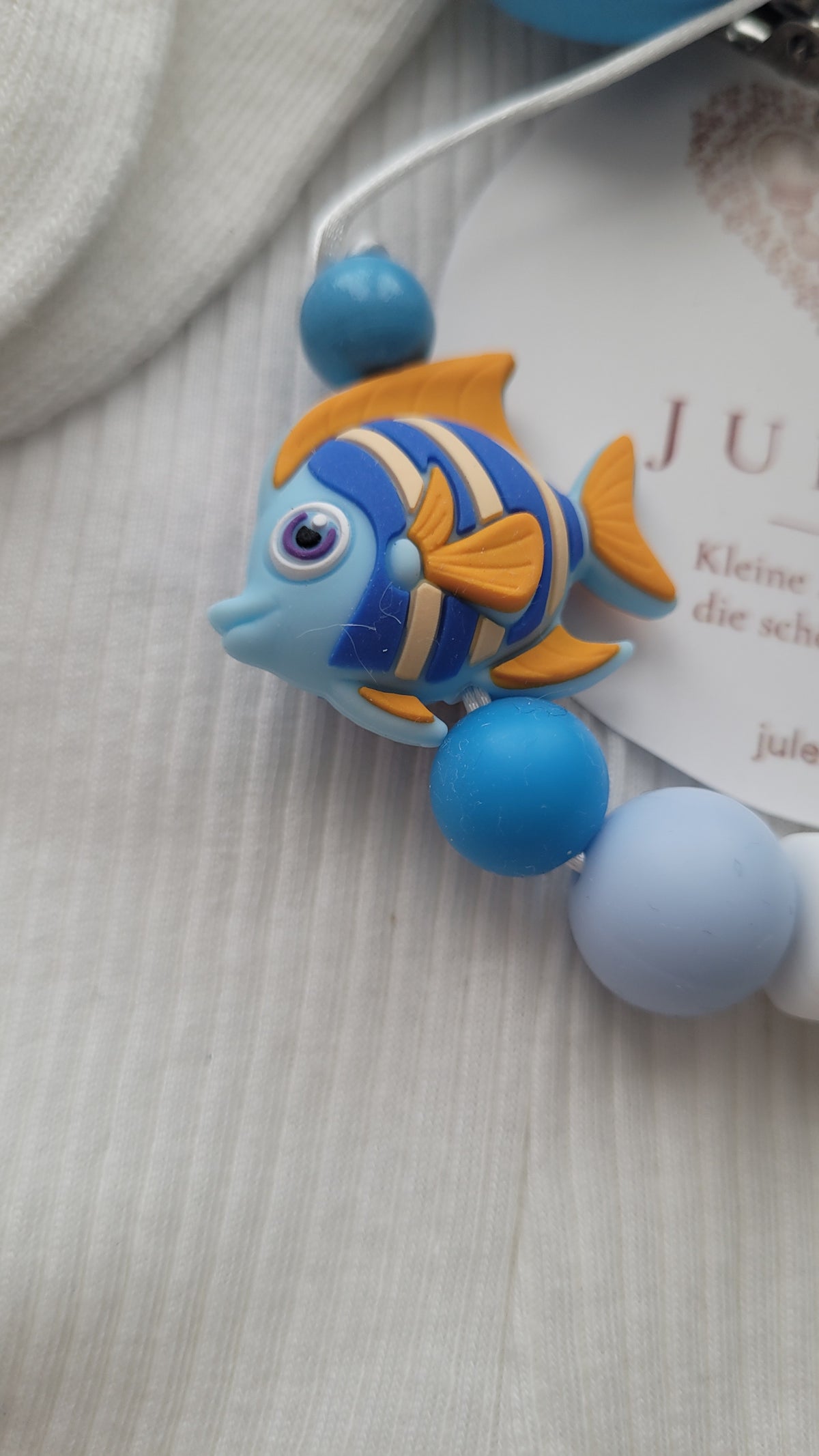 Schnullerkette mit Namen Jungen Regenbogenfisch blau personalisiert