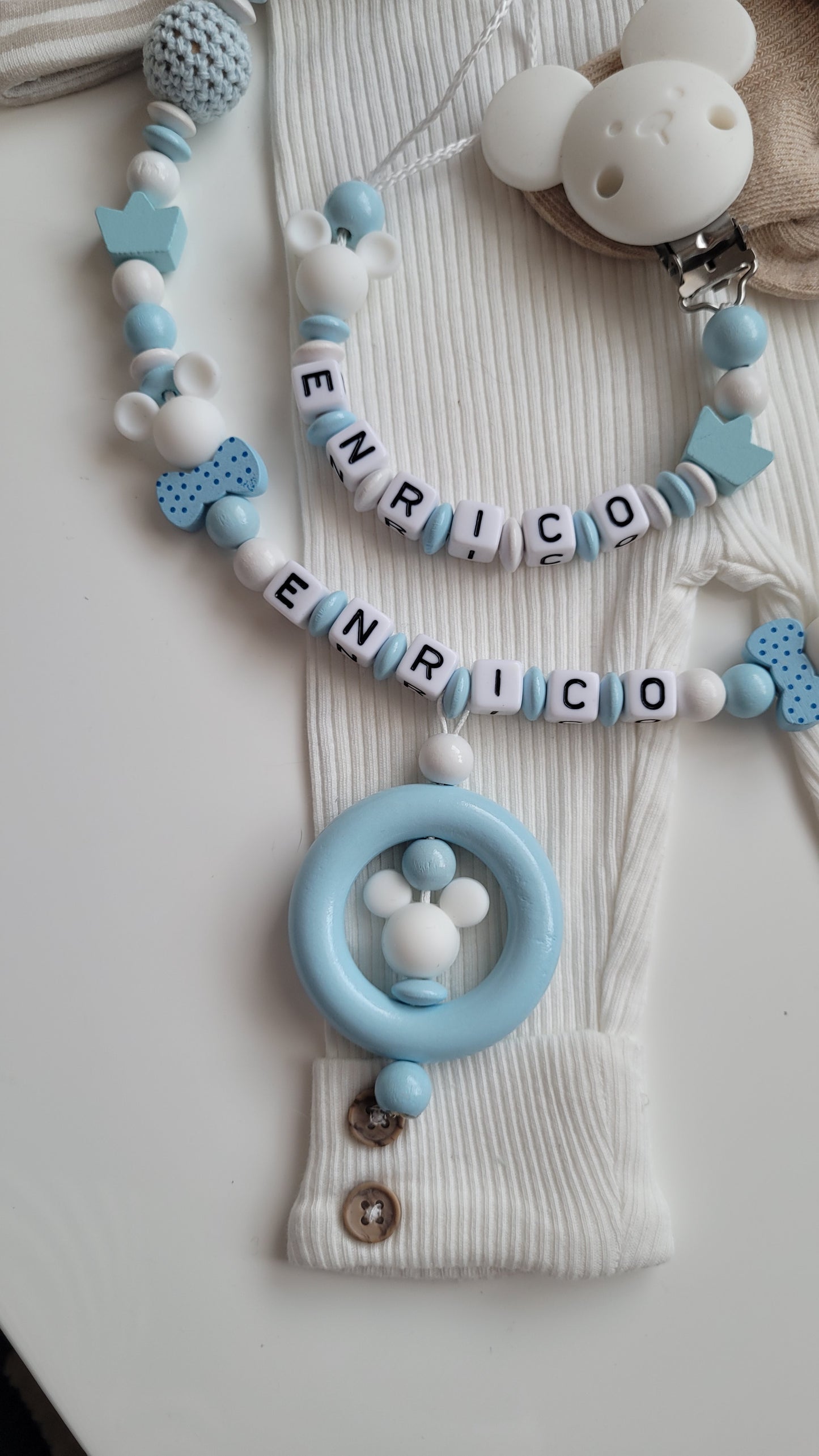 Kinderwagenkette & Schnullerkette mit Namen *Maus*  hellblau weiss