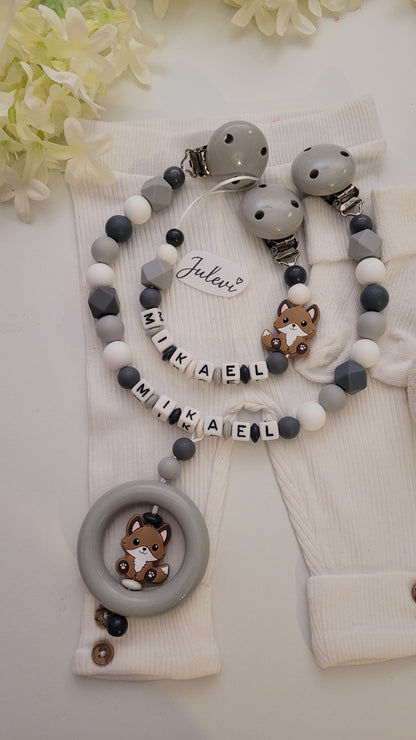 Kinderwagenkette & Schnullerkette mit Namen Fuchs grau