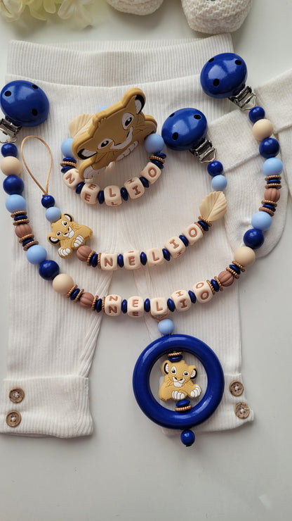 3tlg. Set Schnullerkette, Kinderwagenkette & Beißring mit Namen – Löwe blau gold