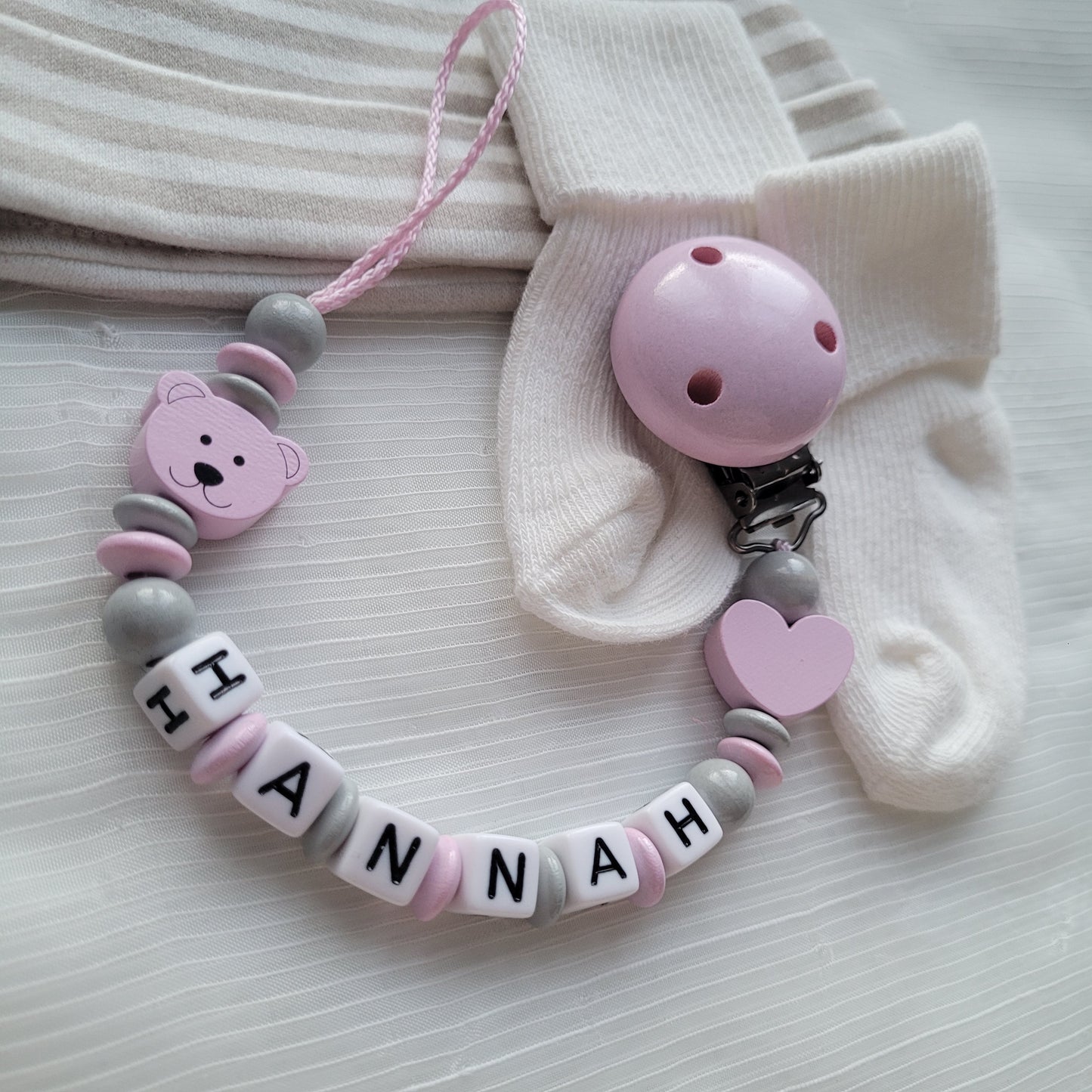 Schnullerkette mit Namen für Mädchen Herz & Teddy rosa grau