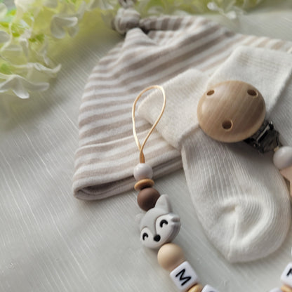 Schnullerkette mit Namen für Jungen Fuchs & Stern Braun beige