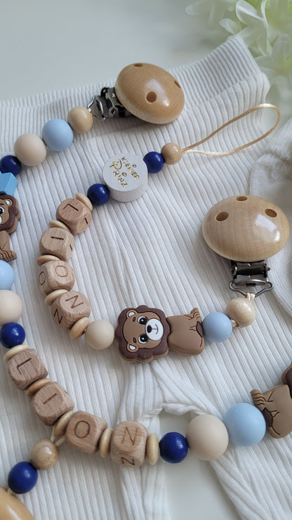 Schnullerkette mit Namen für Jungen Löwe & kleiner Prinz blau hellblau