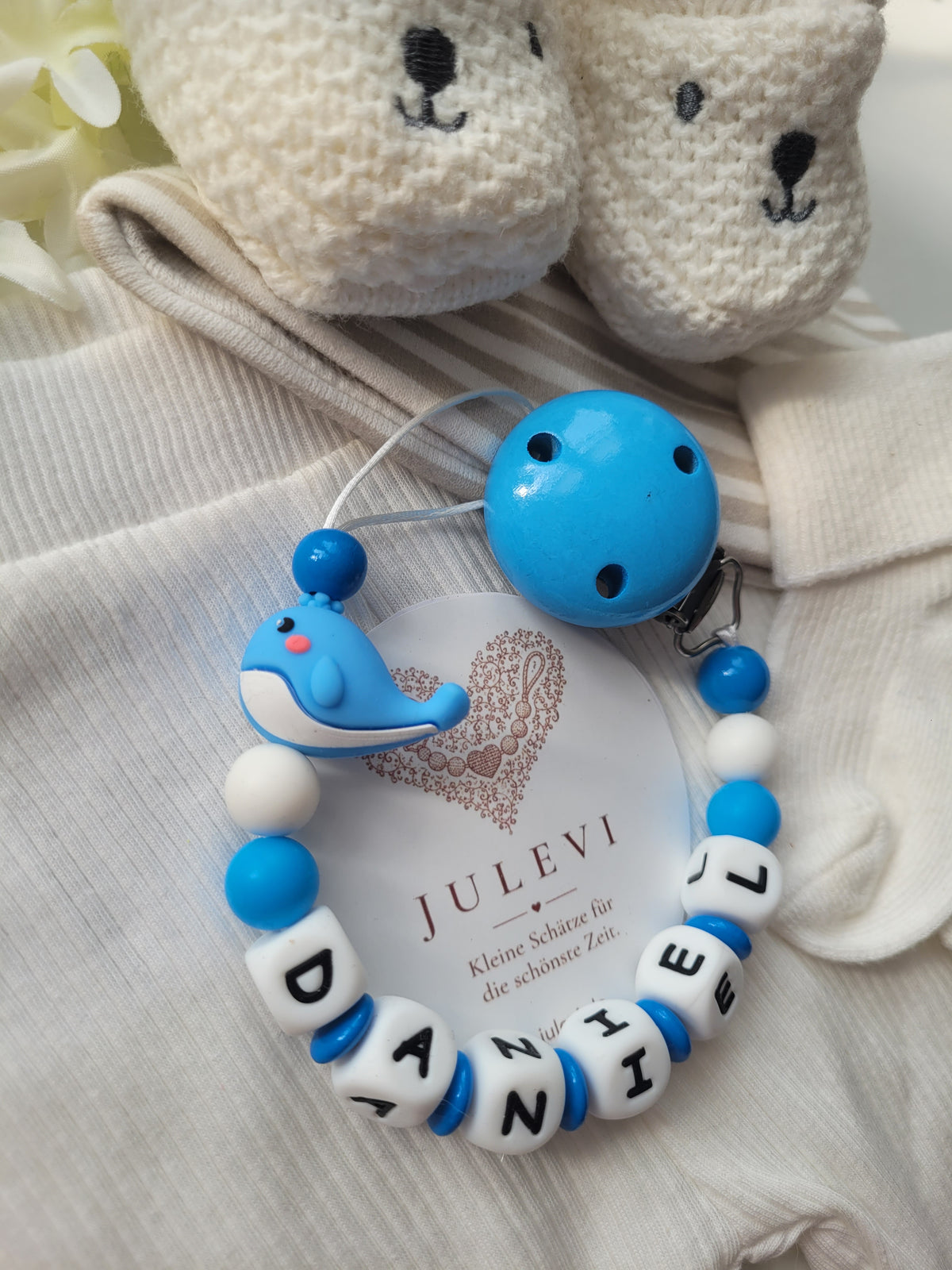 Schnullerkette mit Namen für Jungen Blauwal blau personalisiert
