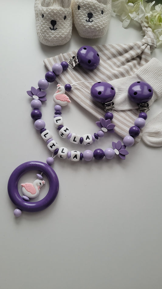 Kinderwagenkette & Schnullerkette mit Namen Schwan flieder lila