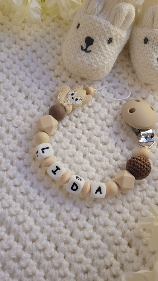 Schnullerkette mit Namen für Mädchen Eichhörnchen beige braun