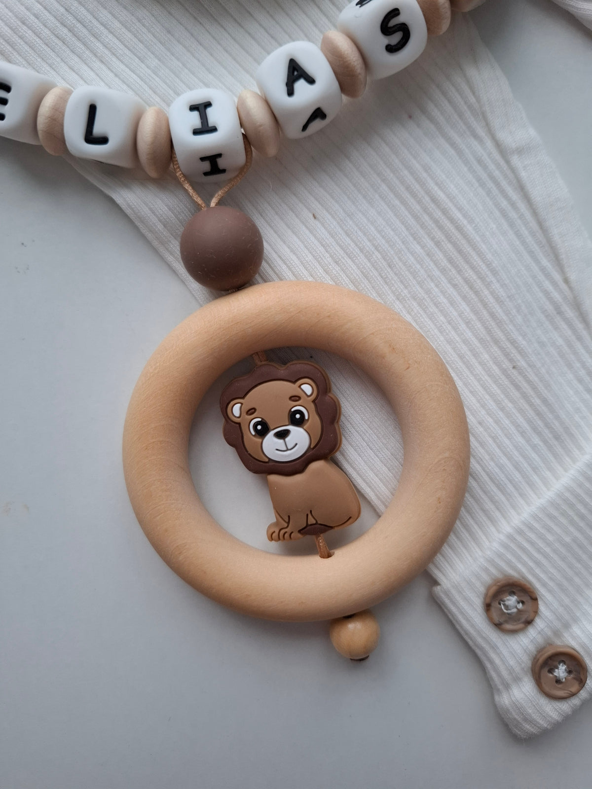 3er Set Schnullerkette Kinderwagenkette & Greifring mit Namen Löwe braun beige Holz