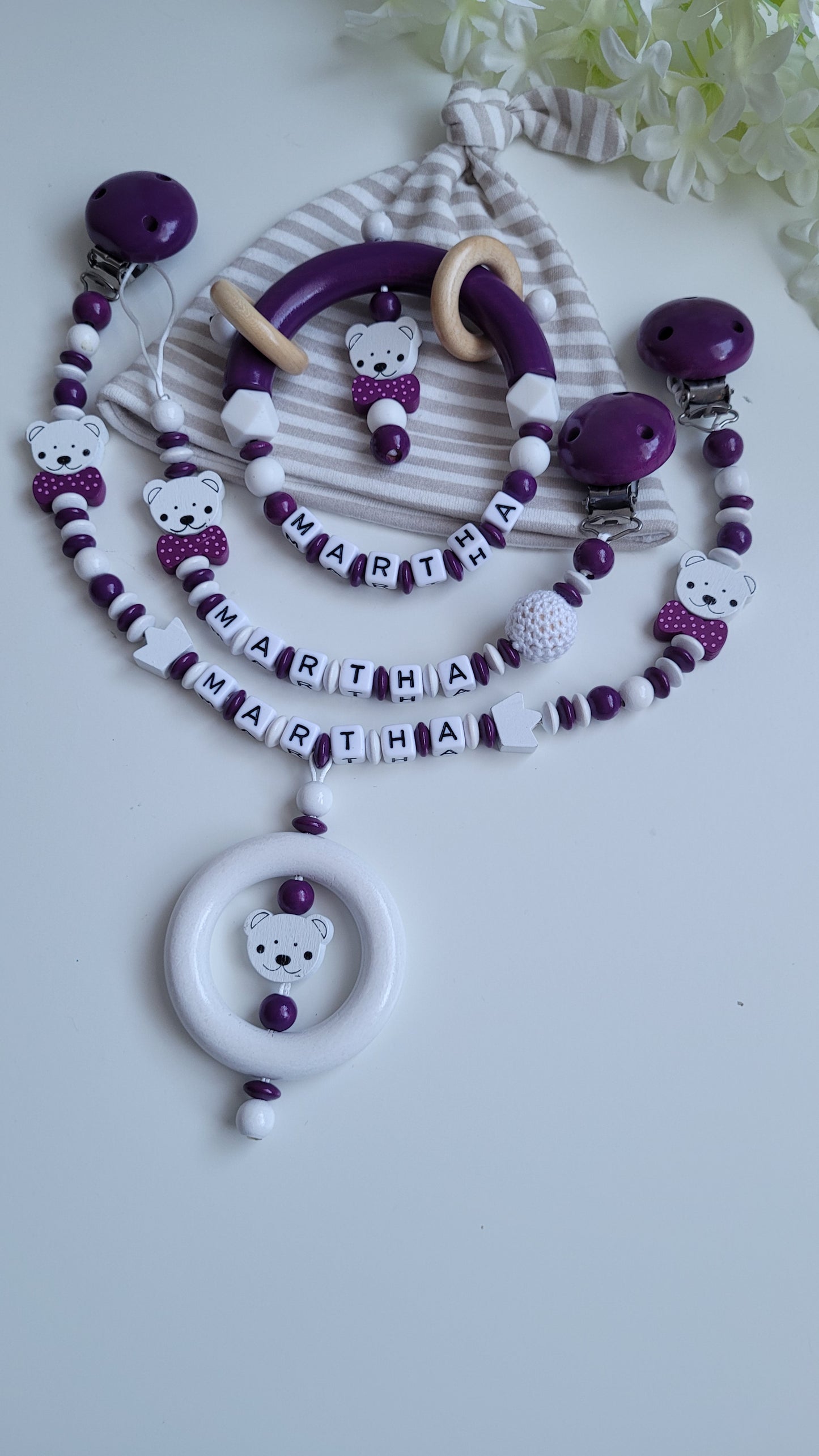 3tlg.Set Schnullerkette Kinderwagenkette & Greifring mit Namen Bärchen pflaume