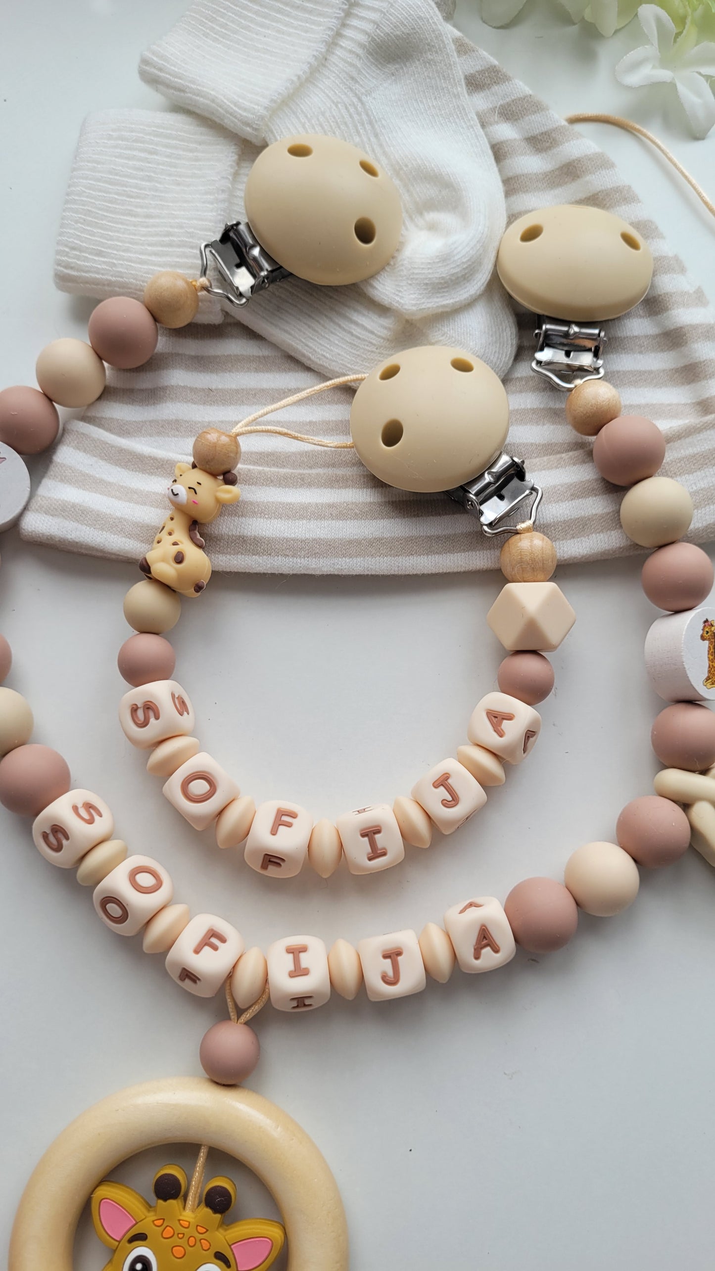 Kinderwagenkette & Schnullerkette mit Namen Giraffen beige braun
