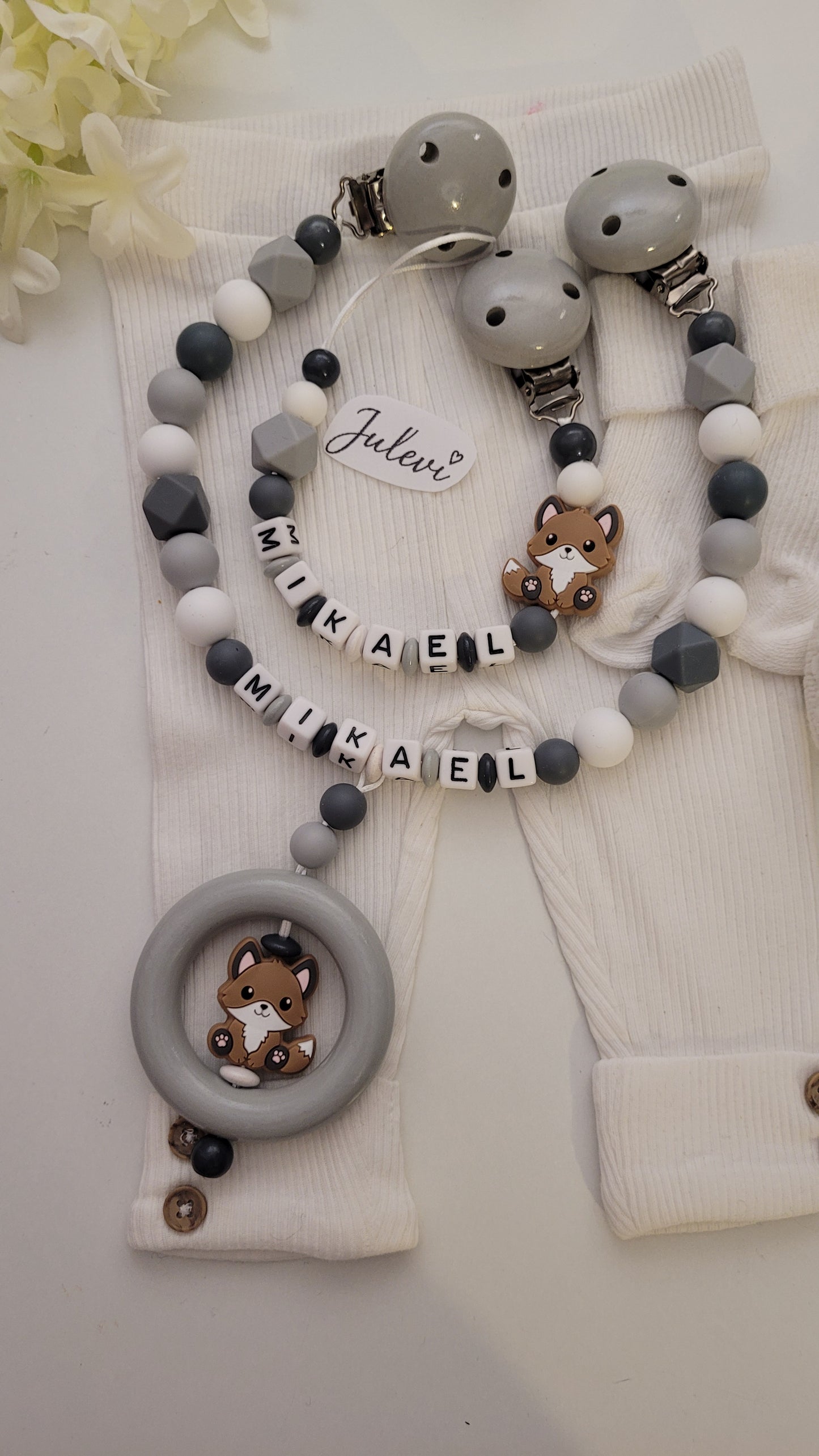 Kinderwagenkette & Schnullerkette mit Namen Fuchs grau