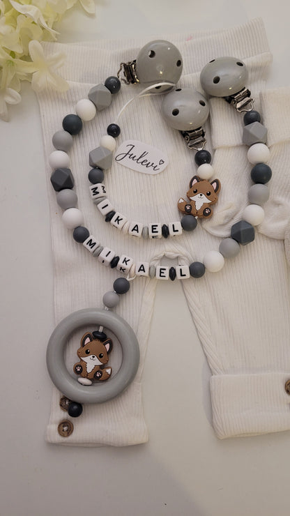 Kinderwagenkette & Schnullerkette mit Namen Fuchs grau