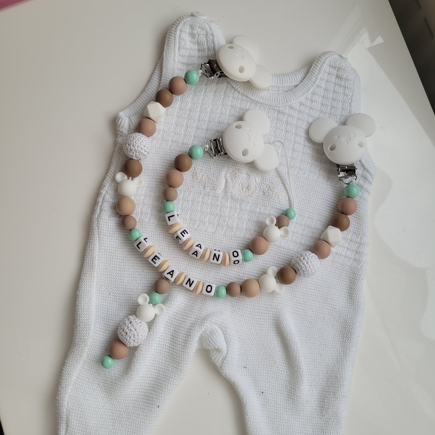 Kinderwagenkette & Schnullerkette mit Namen *Maus* beige weiss mint