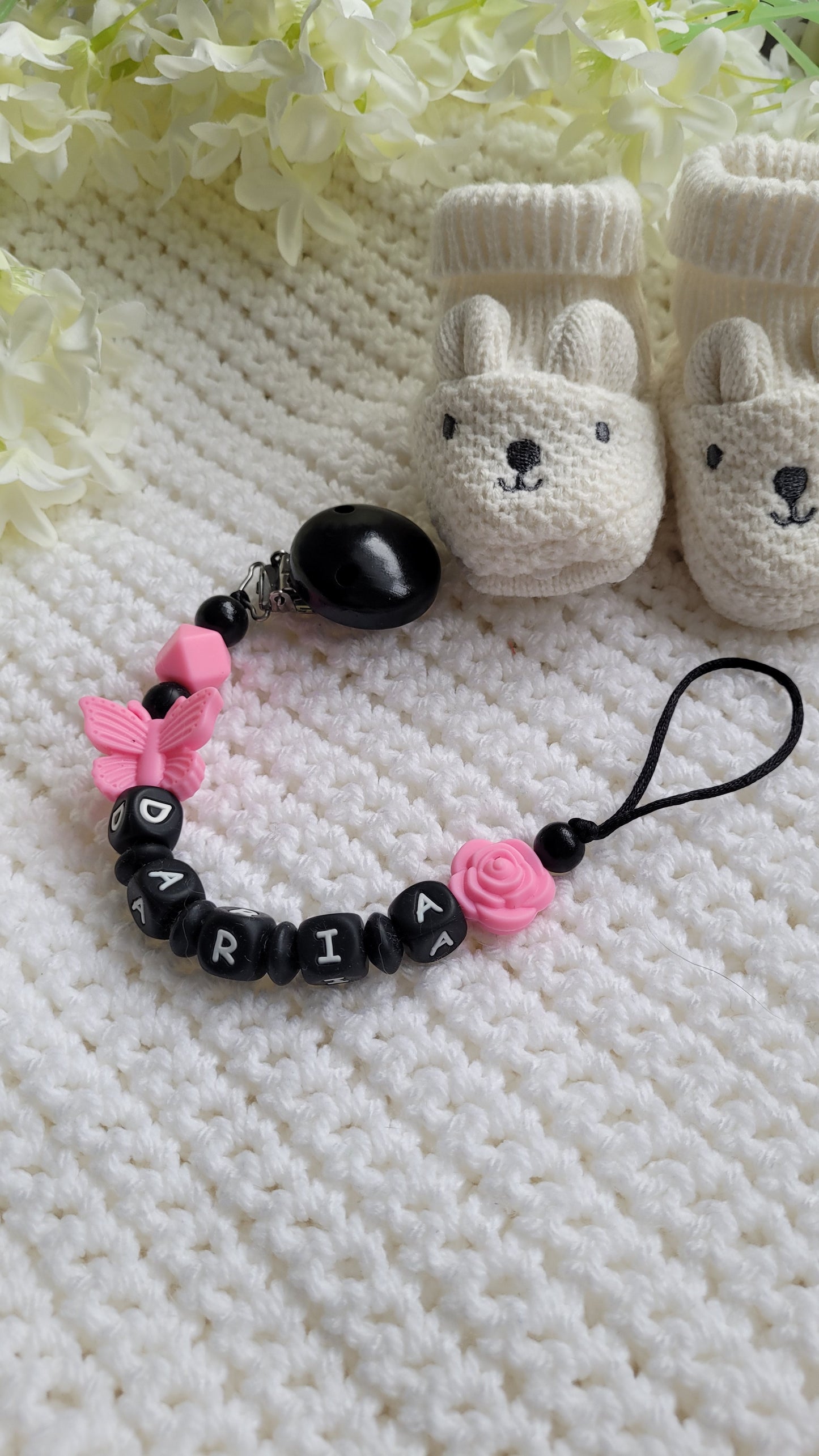 Kinderwagenkette & Schnullerkette mit Namen für Mädchen Schmetterling Maus schwarz pink