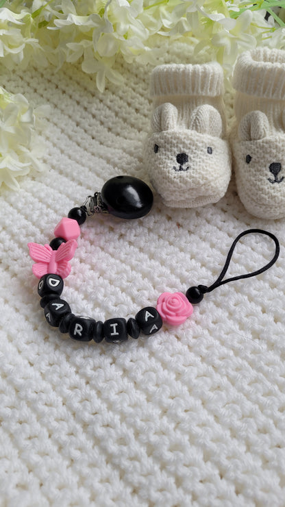 Kinderwagenkette & Schnullerkette mit Namen für Mädchen Schmetterling Maus schwarz pink