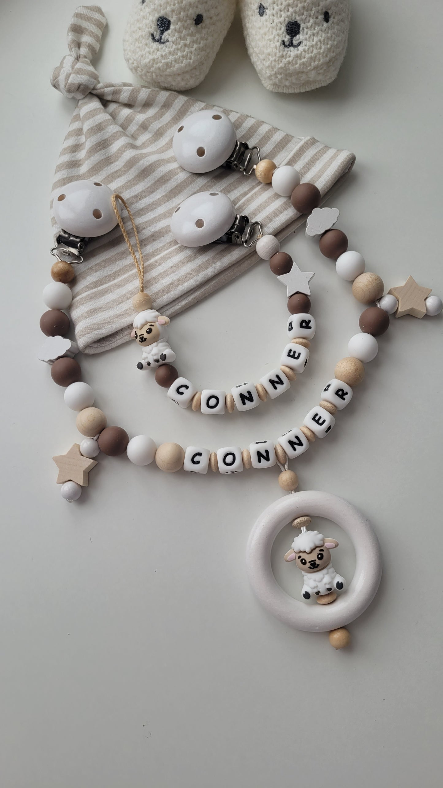 Schnullerkette Kinderwagenkette & Beissring mit Namen Schäfchen Sterne & Wolken beige braun weiß