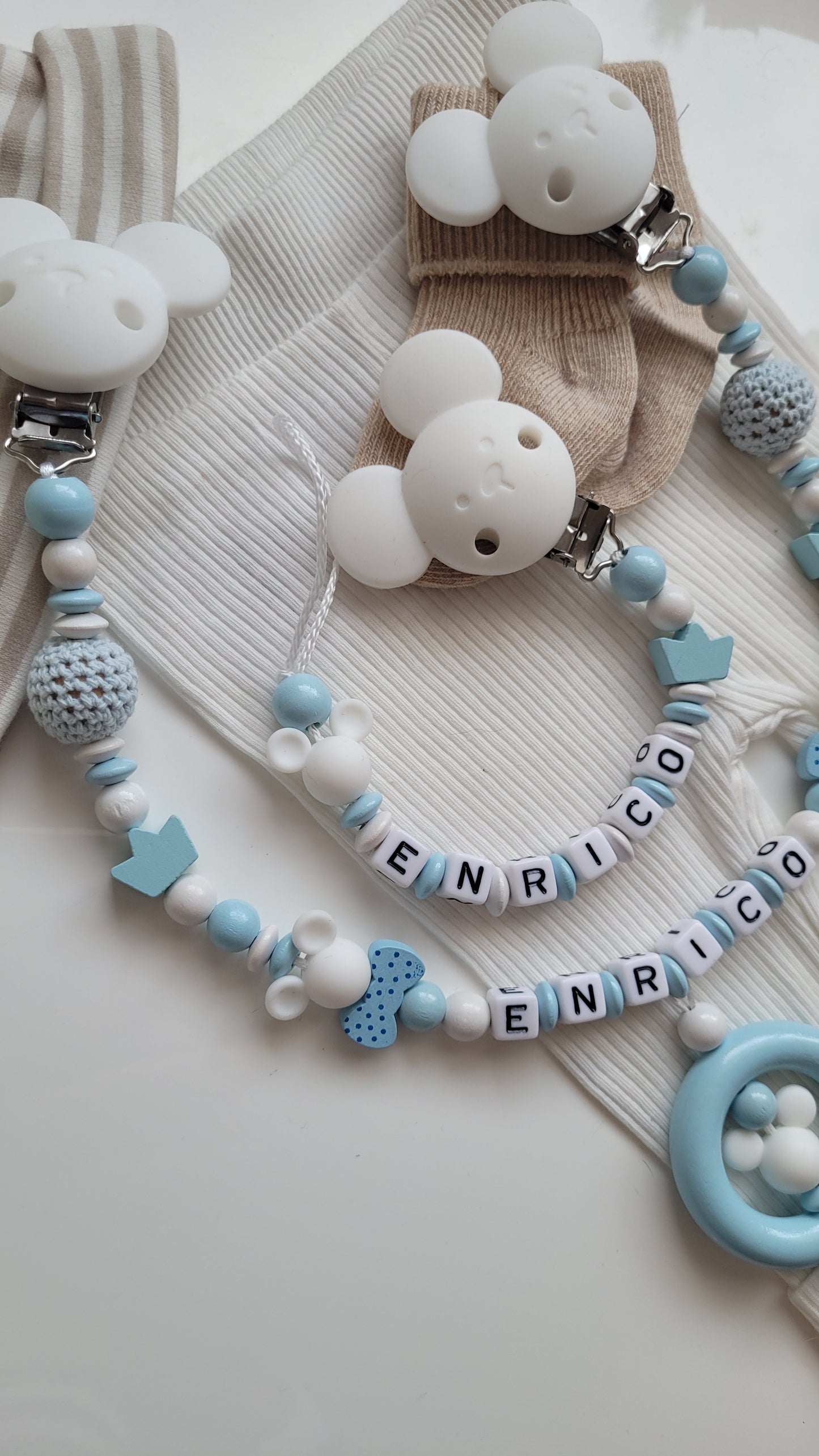 Kinderwagenkette & Schnullerkette mit Namen *Maus*  hellblau weiss